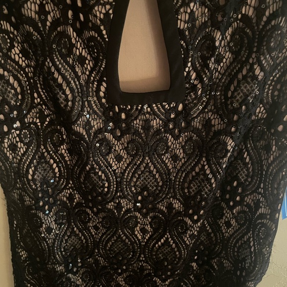 Absolutely stunning! And comfortable too! R&M Richards Gorgeous Black Dress - Picture 6 of 8